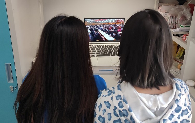 习近平总书记做出的报告深入回答了党在