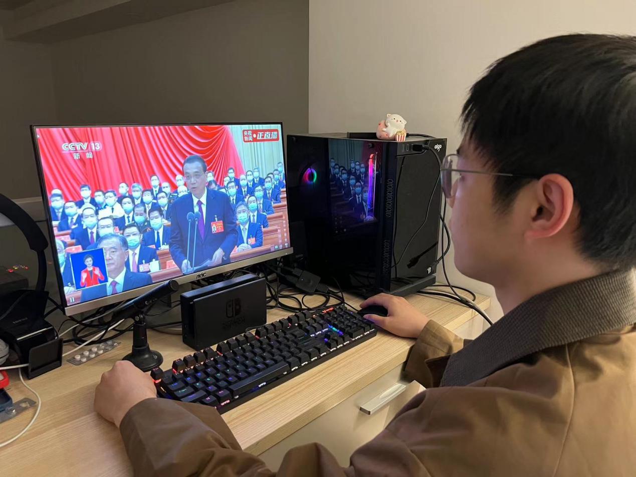 朝着什么样的目标继续前进等重大问题