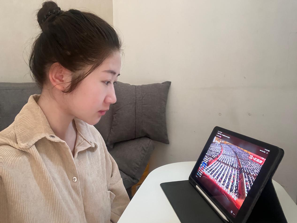 对照阅读在这次会议上