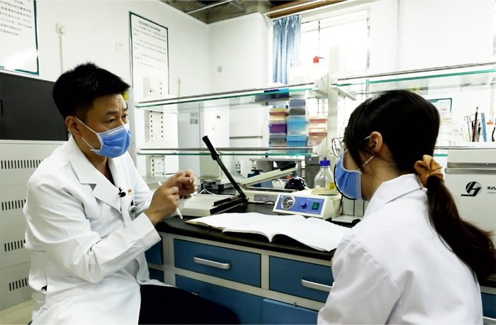 其中5名同学已经顺利完成学业并毕业