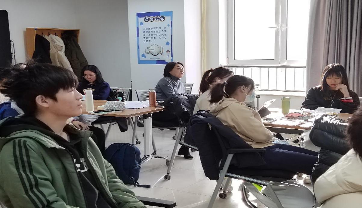 通过多种方式听思政课