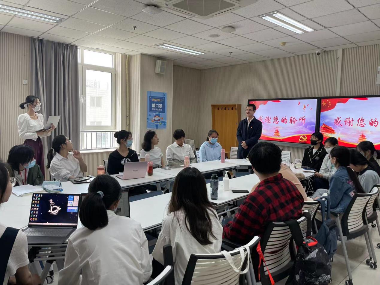 为教师们提出宝贵的意见和建议
