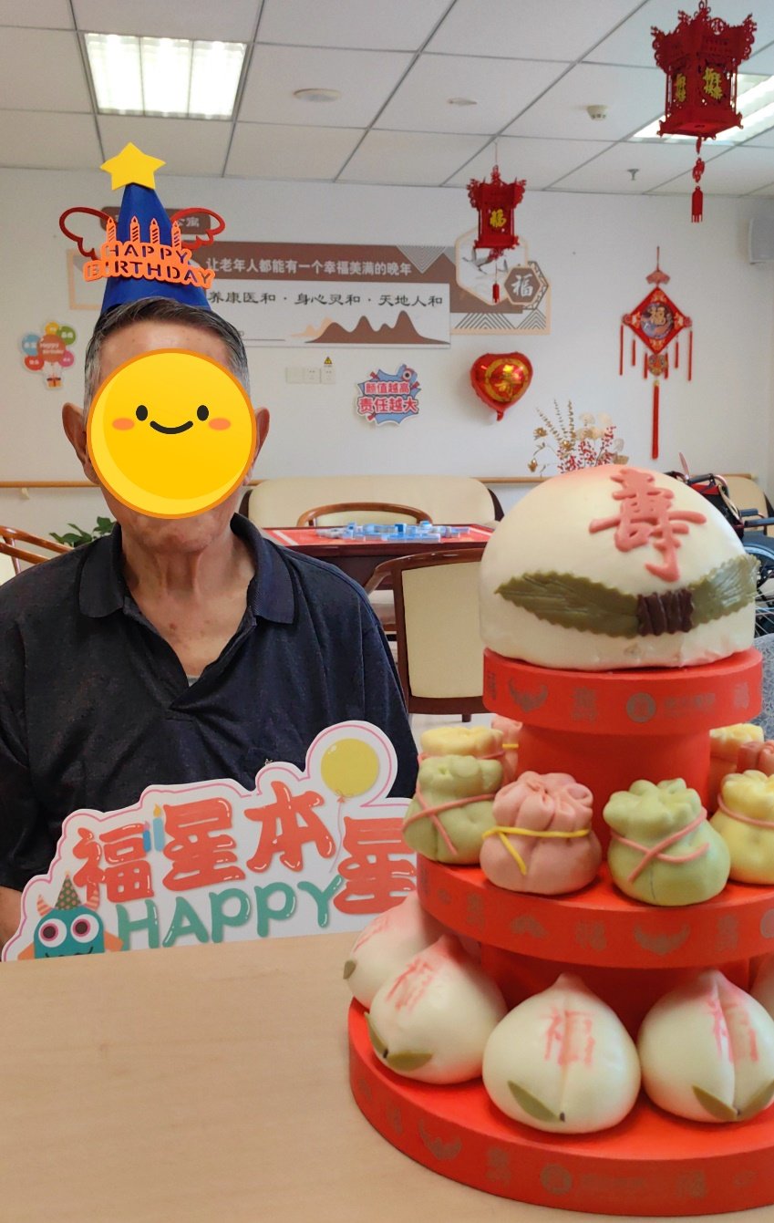 温暖地撒在苏爷爷身上