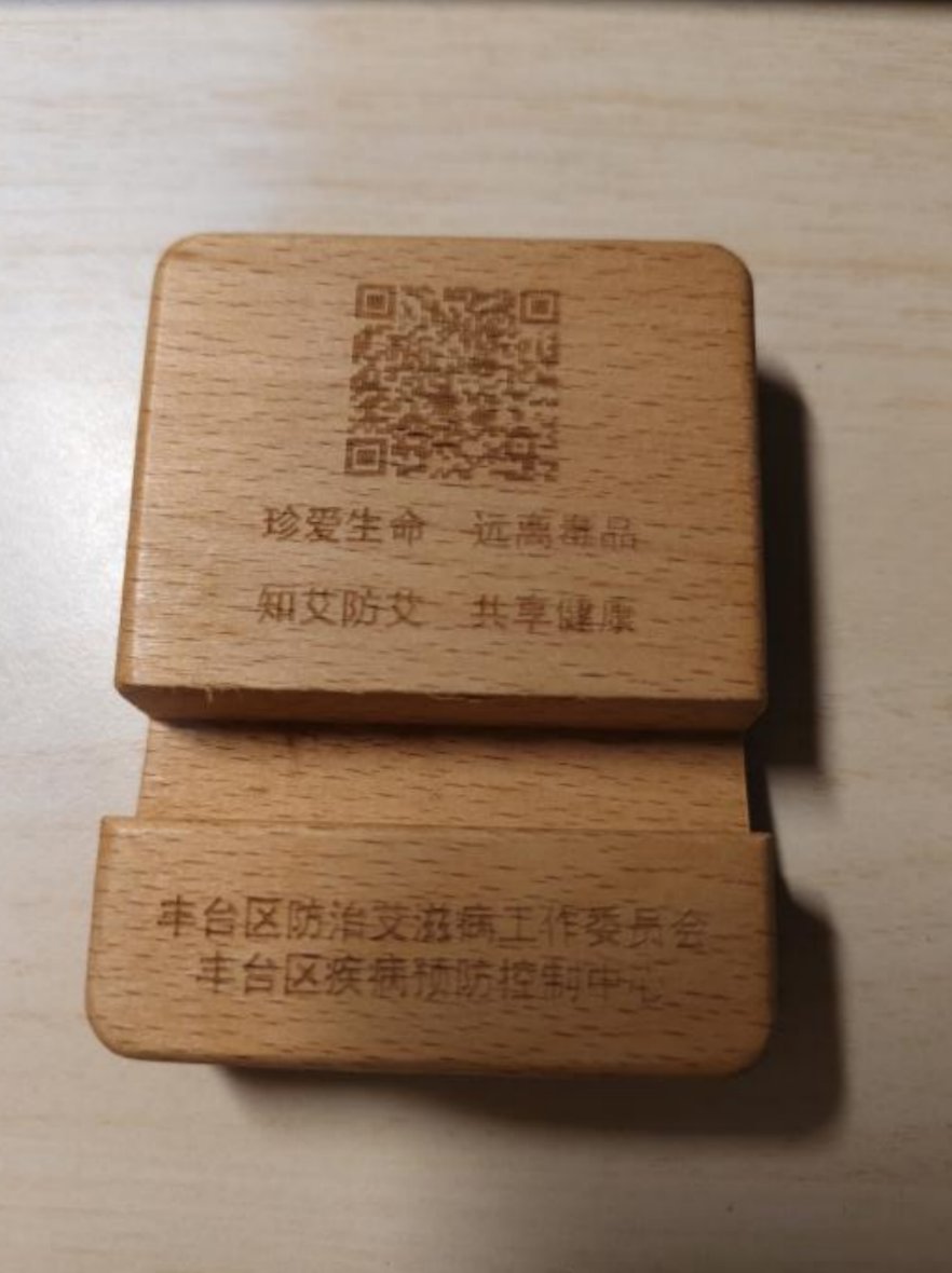 行李箱摊开在地