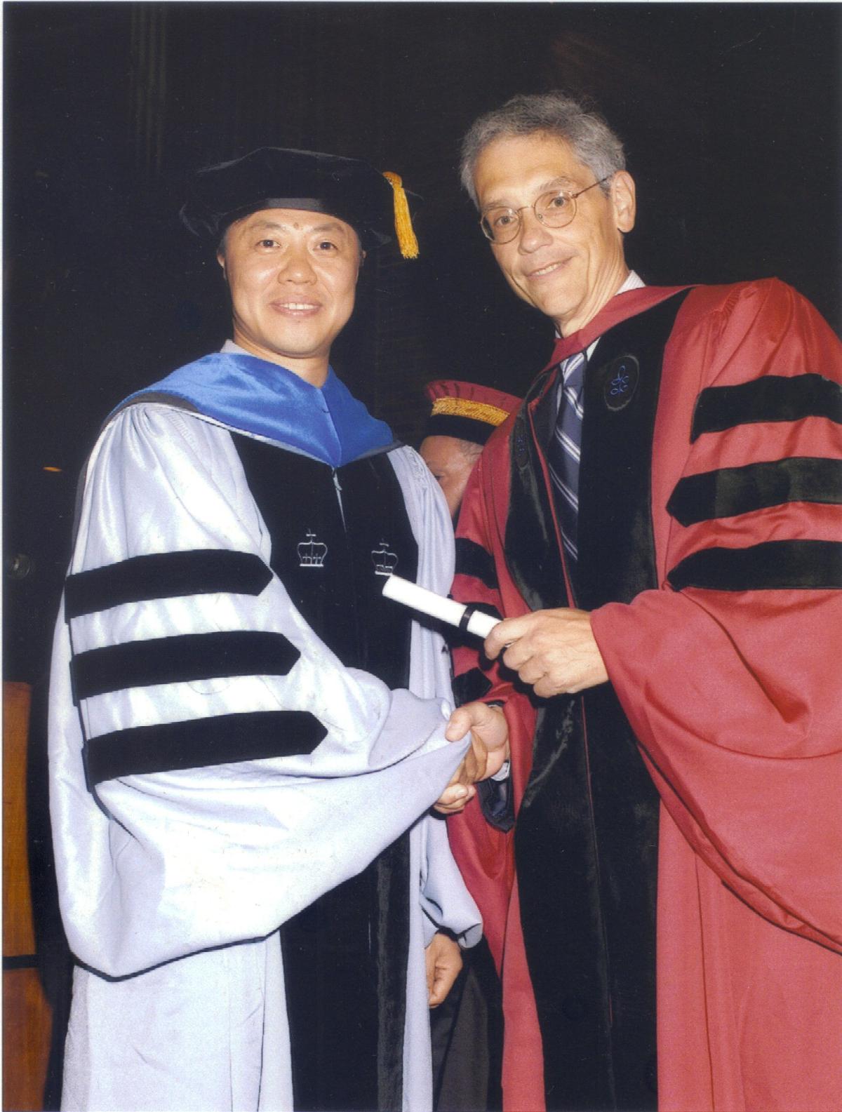 对照阅读当首医学子带着行囊奔赴远方