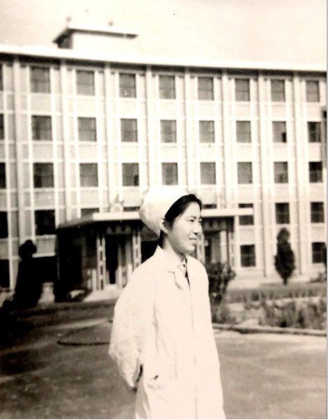 对照阅读当首医学子带着行囊奔赴远方
