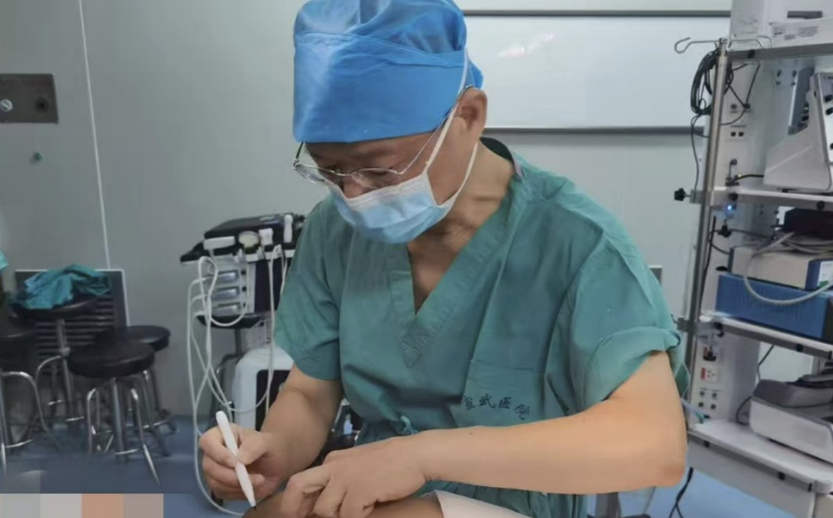 对照阅读当首医学子带着行囊奔赴远方