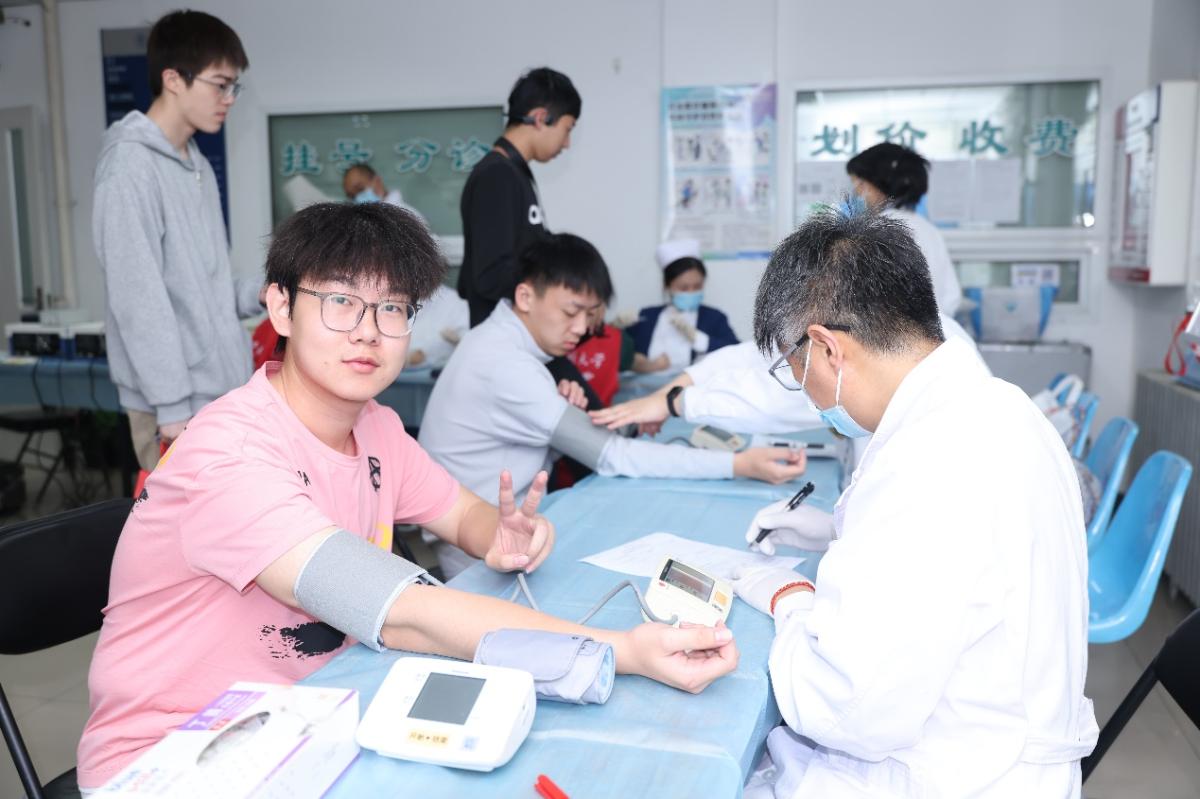 在首医校园温情启幕