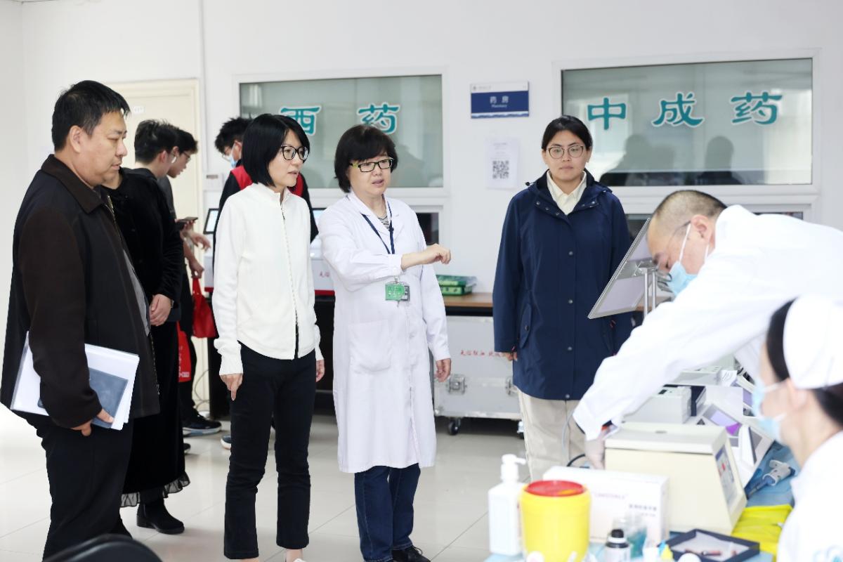 对照阅读采血现场秩序井然