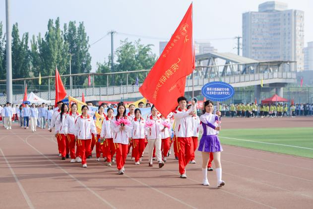 首医操场上