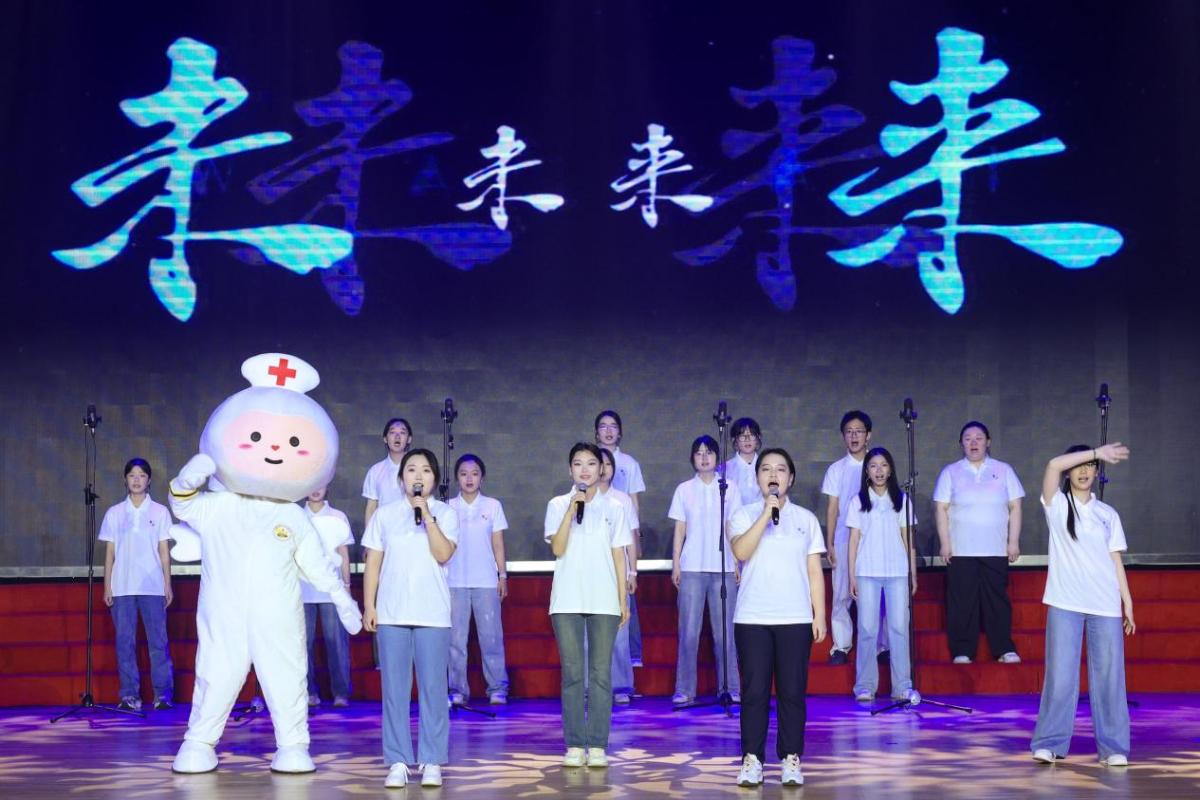 在嘹亮歌声里凝聚奋进初心