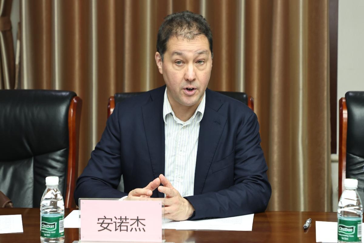 校长张罗会见Springer Nat