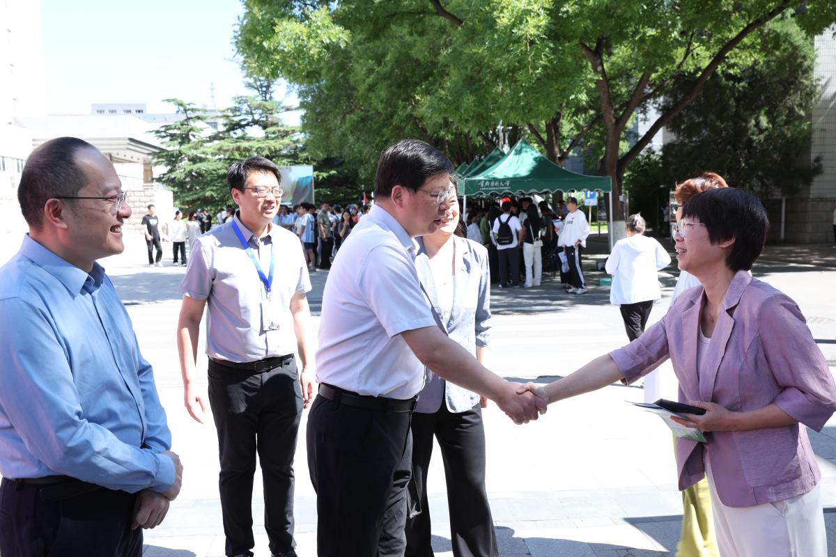 右安门校区人声鼎沸