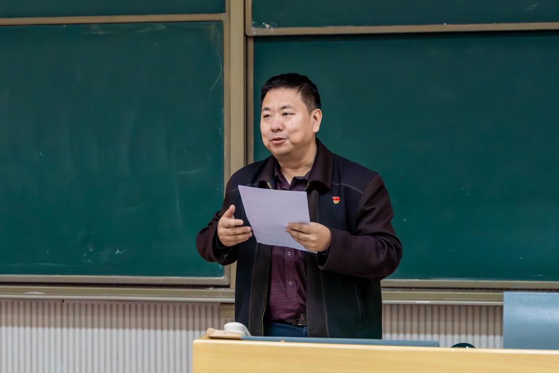 2名优秀党务工作者