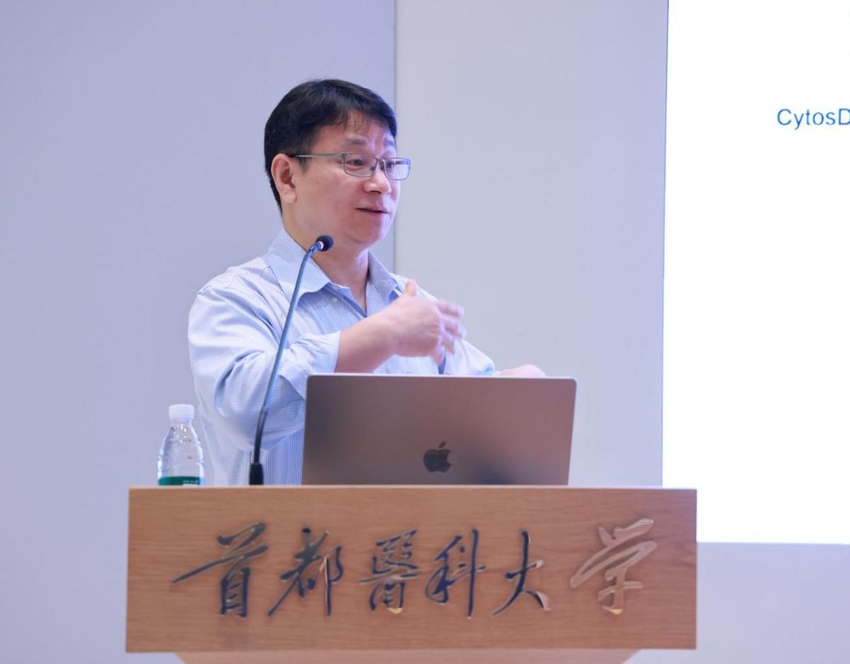 八所高校的十二位优秀本科生与硕士生在