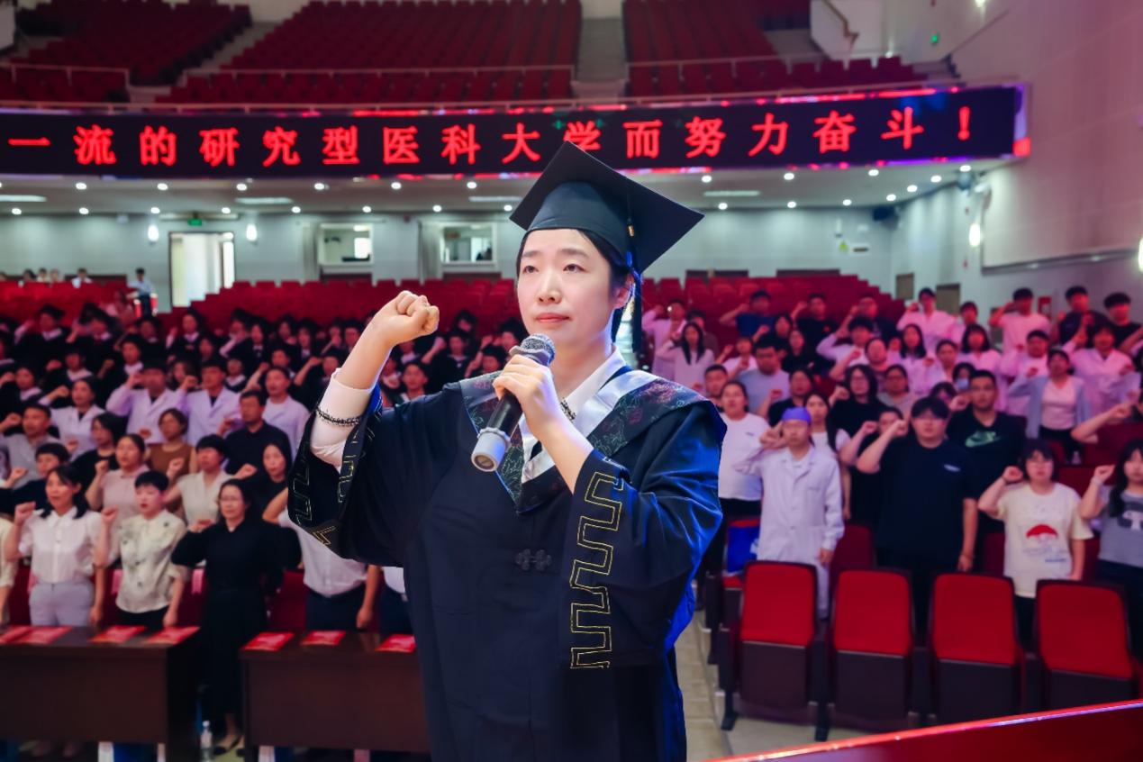 践行济世救人的青春理想