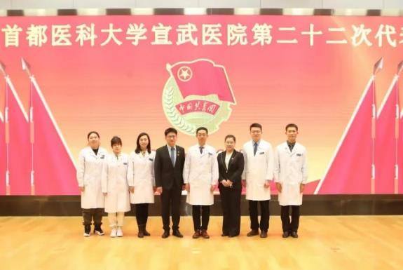 在病床旁守护生命