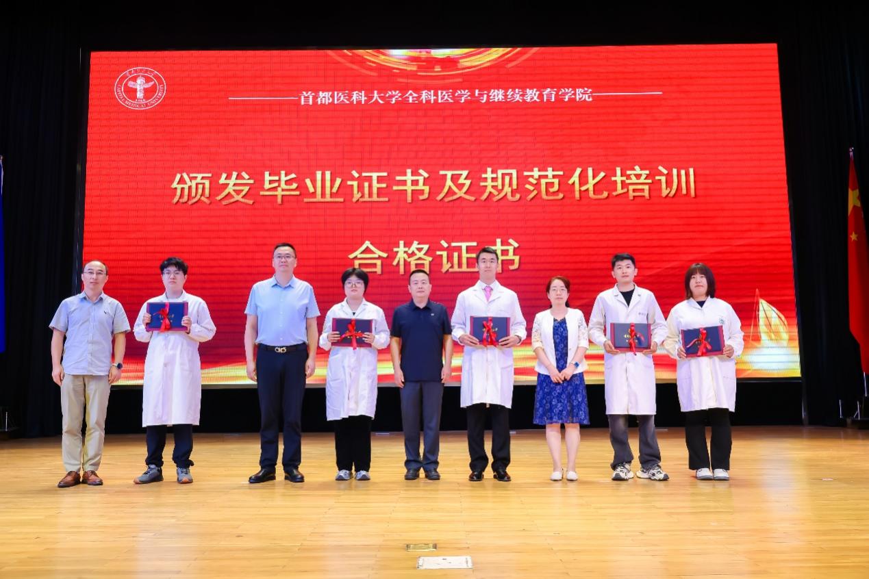 在学术报告厅举行