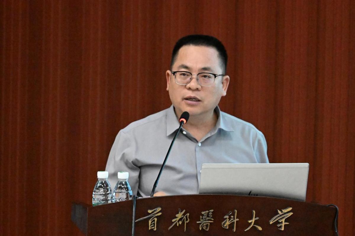 校长张罗出席并讲话
