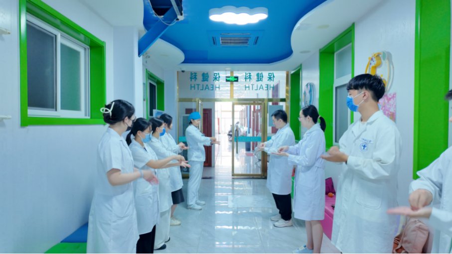 千余名首医学子走出课堂
