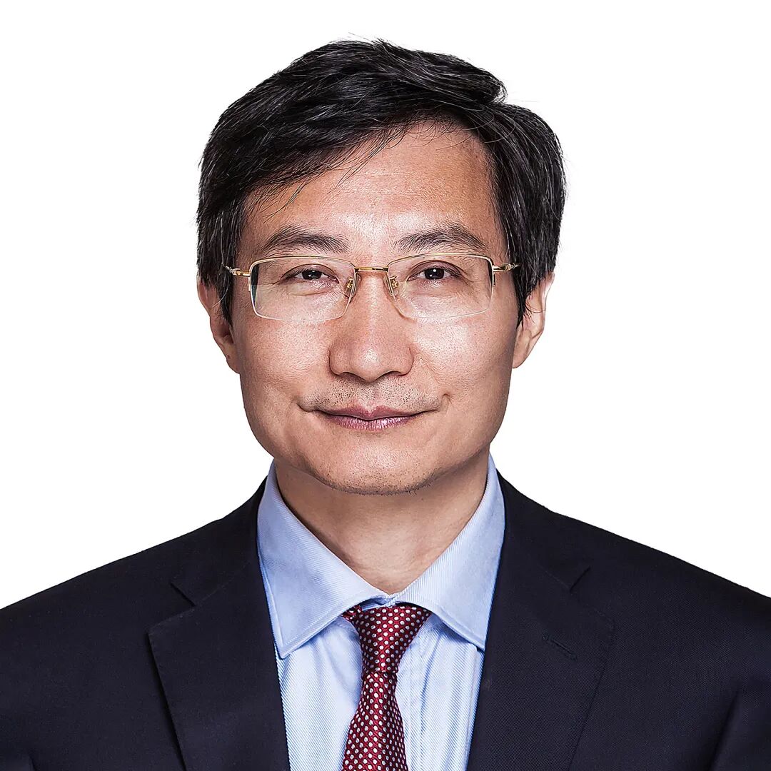 今年医师节的主题是“铸魂强基,德高技精”