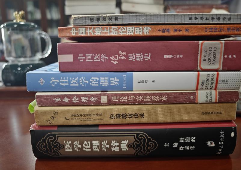 窗内深海寻光