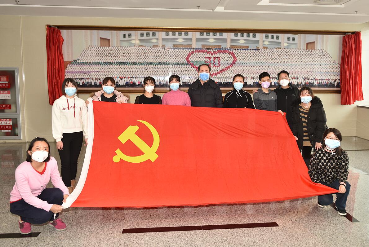 20200128158020413965509868.jpg 12名医疗队队员火速集结