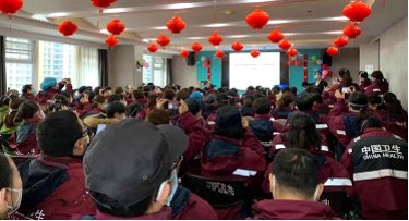 12名队员里有瞒着父母报名出征的