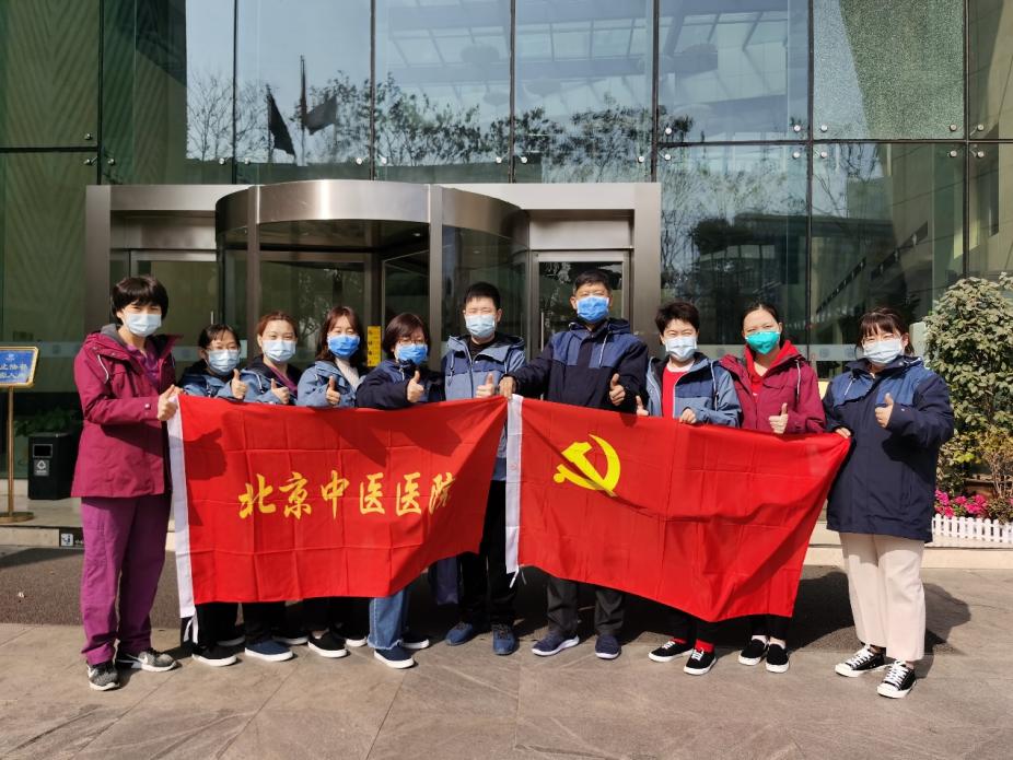 一支由12家医院136名医护人员组成